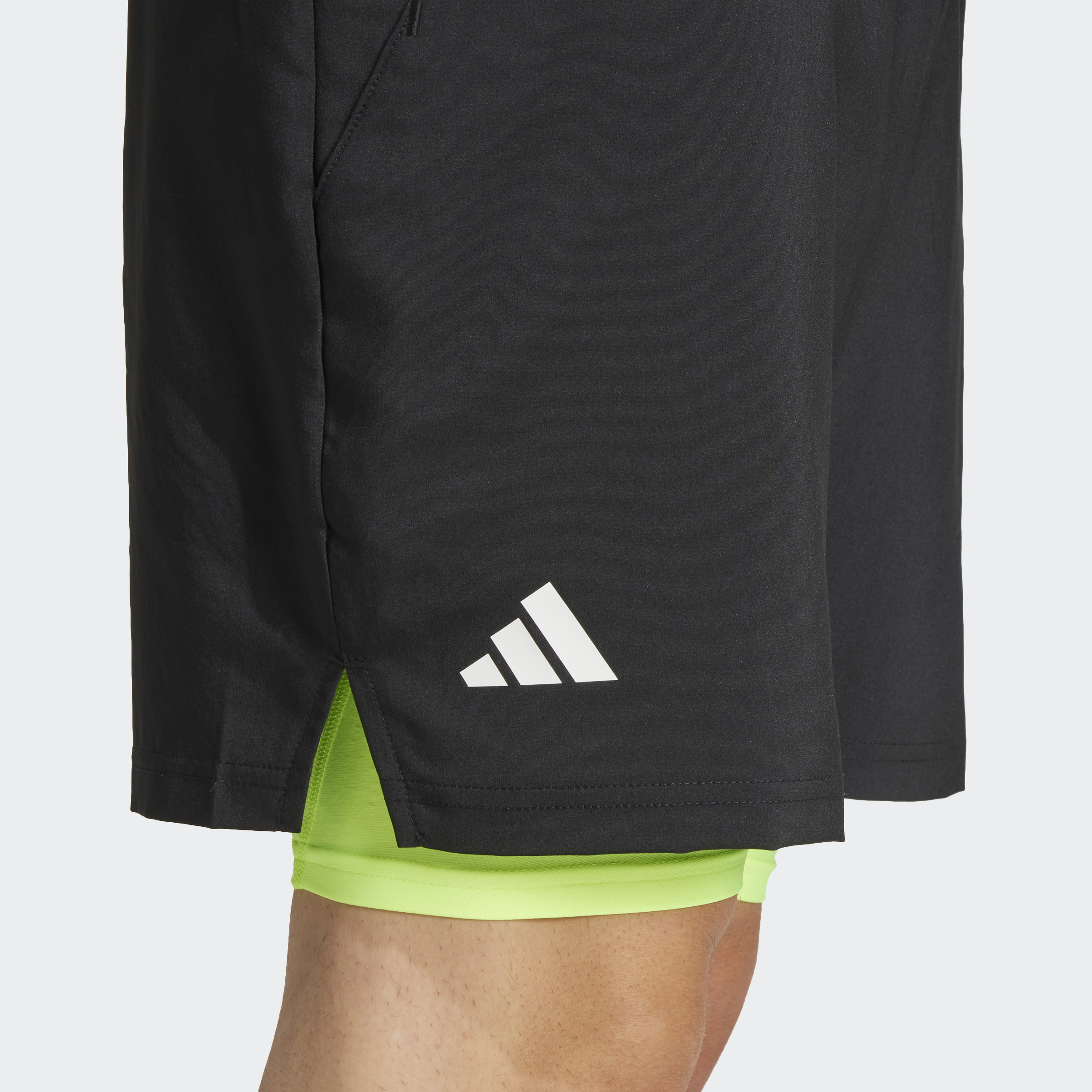 SHORT CLUB 2 EN 1 ADIDAS NOIR ET JAUNE HOMME